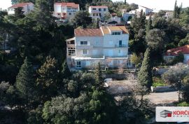 Kuća s visokim potkrovljem u blizini mora i grada Korčule, Korčula, Famiglia