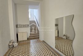 Četverosoban stan u neposrednoj blizini Straduna na prodaju, Dubrovnik, Dubrovnik, Stan