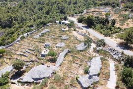 Splitska Stražišće kamene kuće 135 m2 na 5000 m2 TOP PONUDA, Supetar, Kuća