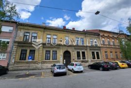 Osijek, strogi centar, kuća 377 m2 s 2 garaže i okućnicom ukupno 655 m2, Osijek, Σπίτι