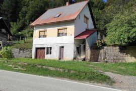 Skrad-okolica, useljiva kuća sa garažom, 100m2, Skrad, Maison