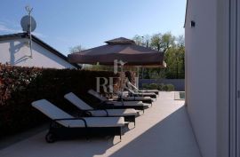 Istra-Rebići moderna prizemnica 120m2 sa grijanim bazenom !, Barban, Maison
