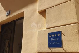 OPATIJA, CENTAR - fantastičan apartman prvi red do mora u centru Opatije u povijesnoj vili s pogledom, Opatija, Stan