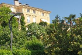 OPATIJA, CENTAR - fantastičan apartman prvi red do mora u centru Opatije u povijesnoj vili s pogledom, Opatija, Διαμέρισμα
