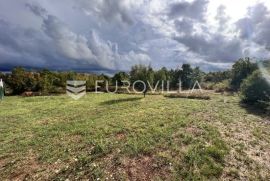 Istra, Peroj - pravokutna poljoprivredna parcela s putem 322 m2, nadomak vikendica, Vodnjan, Arazi