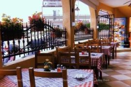 Restoran Prodaja poslovno-stambenog objekta (kuća i restoran) u  Medulinu!, Medulin, العقارات التجارية