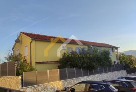 Villa sa 5 apartmana - Šilo otok Krk, Dobrinj, Casa