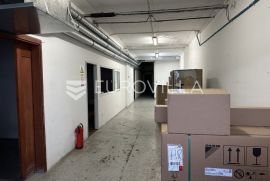 Split -  skladište s uredom na frekventnoj lokaciji (187 m2), Split, Poslovni prostor