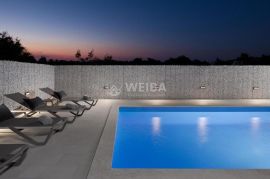 Istra, Svetvinčenat, prekrasna moderna kuća sa bazenom, mirna lokacija, Svetvinčenat, Kuća