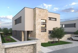Fažana, okolica, atraktivna nova kuća u mirnoj ulici, Fažana, Famiglia