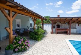 ISTRA, POMER Prekrasna kuća za odmor blizu mora!, Medulin, Famiglia