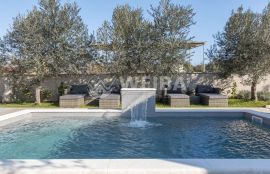 Istra, Premantura, moderna vila sa bazenom na atraktivnoj lokaciji, 500 m od mora, Medulin, Famiglia
