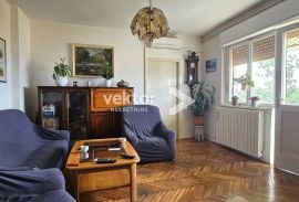 Marinići, dva stana s okućnicom i garažom, Viškovo, Flat