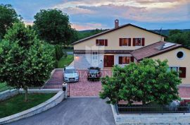 Središnja Istra, predivna kuća sa tri stambene jedinice, Sveti Petar U Šumi, Maison