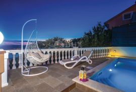CRIKVENICA - Vila s bazenom, teretanom i panoramskim pogledom na more, Crikvenica, Kuća