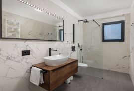 OPATIJA, CENTAR - luksuzno namješteni stan 137m2 u novogradnji s bazenom i garažom iznad centra Opatije, pogled, Opatija, Appartment