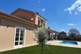 Istra, Kanfanar samostojeća kuća 188m2 s okućnicom i bazenom 38m2 prodaja, Kanfanar, بيت