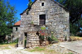 Istra, Kanfanar, stara kamena kuća, 1200m2 okućnice, kompletna infrastruktura, za renovaciju!!, Kanfanar, Haus