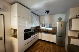 BRODARICA- gradnja 2022.g, prodaje se prekrasan namješten stan na 1.katu, Šibenik, Wohnung