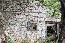 Lika Jezerane kamena kuća 75 m2 + okućnica povoljno, Brinje, Дом