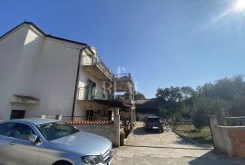 Kuća Stubalj, 446m2, mirna i pristupačna lokacija, Šibenik - Okolica, Famiglia