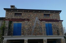 Kamena kuća sa velikom okućnicom, Labin, Istra, Labin, Casa