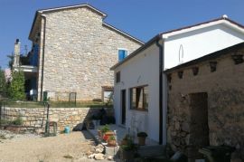 Kamena kuća sa velikom okućnicom, Labin, Istra, Labin, Maison