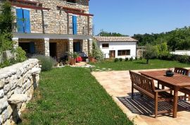 Kamena kuća sa velikom okućnicom, Labin, Istra, Labin, Famiglia