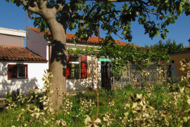 ISTRA, PULA Simpatična kuća s vrtom na odličnoj lokaciji, Pula, Kuća