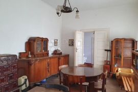 Izuzetan potencijal-stara ladanjska kuća!, Karlovac, Kuća