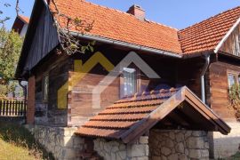 Drvena kuća s pomoćnim objektom - Laz Bistrički, Marija Bistrica, Дом