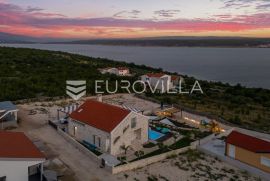 Zadar, Maslenica, lijepa kuća s bazenom i pogledom na more, Jasenice, House