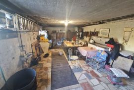 KASTAV - Samostojeća kuća sa garažom i velikom okućnicom!, Kastav, Maison