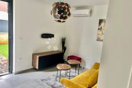 Novi stan na atraktivnoj lokaciji, Pula, شقة