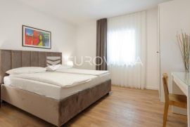 Trogir, novouređen šesterosoban stan dostupan do 01. 06. 2024, Trogir, Wohnung