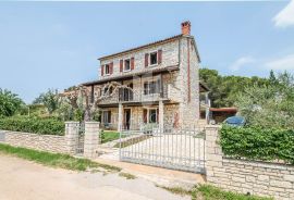 Poreč - Višnjan, renovirana kamena kuća sa tri stana i prekrasan panoramski pogledan na more, Višnjan, House