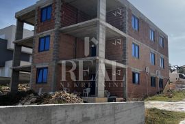 Stan u suterenu 86m2 - Ražanac prvi red do mora, Ražanac, Appartement