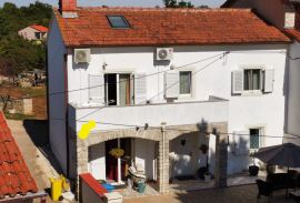 Lijepa kuća na prostranoj okućnici, Marčana,okolica, Istra, Marčana, Haus
