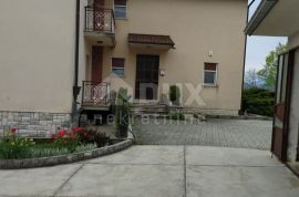 VIŠKOVO- veliko gospodarsko imanje, tri stambene jedinice, poslovni prostor, gospodarske zgrade, vinski podrum, velika okućnica, Viškovo, بيت