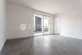Trogir, dvosoban stan s pogledom na more i garažnim mjestom NKP 69, 40 m2, Trogir, Stan