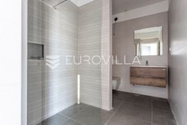 Trogir, dvosoban stan s pogledom na more i garažnim mjestom NKP 69, 40 m2, Trogir, Apartamento