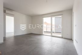 Trogir, dvosoban stan s pogledom na more i garažnim mjestom NKP 69, 40 m2, Trogir, Appartment