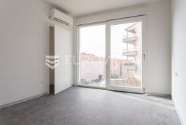 Trogir, jednosoban stan s pogledom na more i garažnim mjestom NKP 65, 45 m2, Trogir, Stan