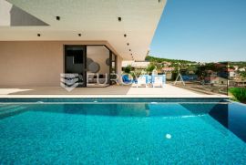 Trogir - Marina, luksuzna vila s bazenom i wellnessom, Marina, Kuća