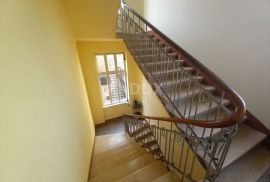 OPATIJA, CENTAR - Jedinstvena etaža u povijesnoj vili samo 100m od mora!, Opatija, Flat