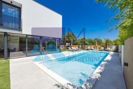 MEDULIN, novoizgrađena luksuzna vila sa grijanim bazenom, Medulin, Casa
