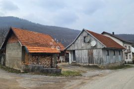 Starija kuća sa okućnicom i dvorištem, Ogulin, Ev