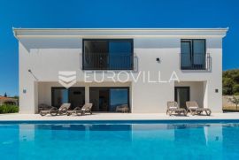 Brač, Škrip, luksuzna villa s bazenom + građevinsko zemljište 1000 m2 s projektom, Supetar, Famiglia