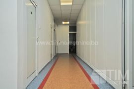 Višenamjenski poslovni prostor 420m2 na prvom spratu, naselje Pofalići, Novo Sarajevo, Immobili commerciali