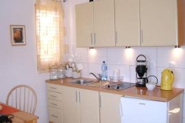 Molat - kuća s velikim stanom i 3 apartmana, Zadar - Okolica, Ev